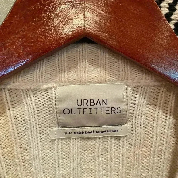 URBAN OUTFITTERS CREAM WITH RED STRIPES PULLOVER SWEATER SIZE SMALL - Picture 4 of 4